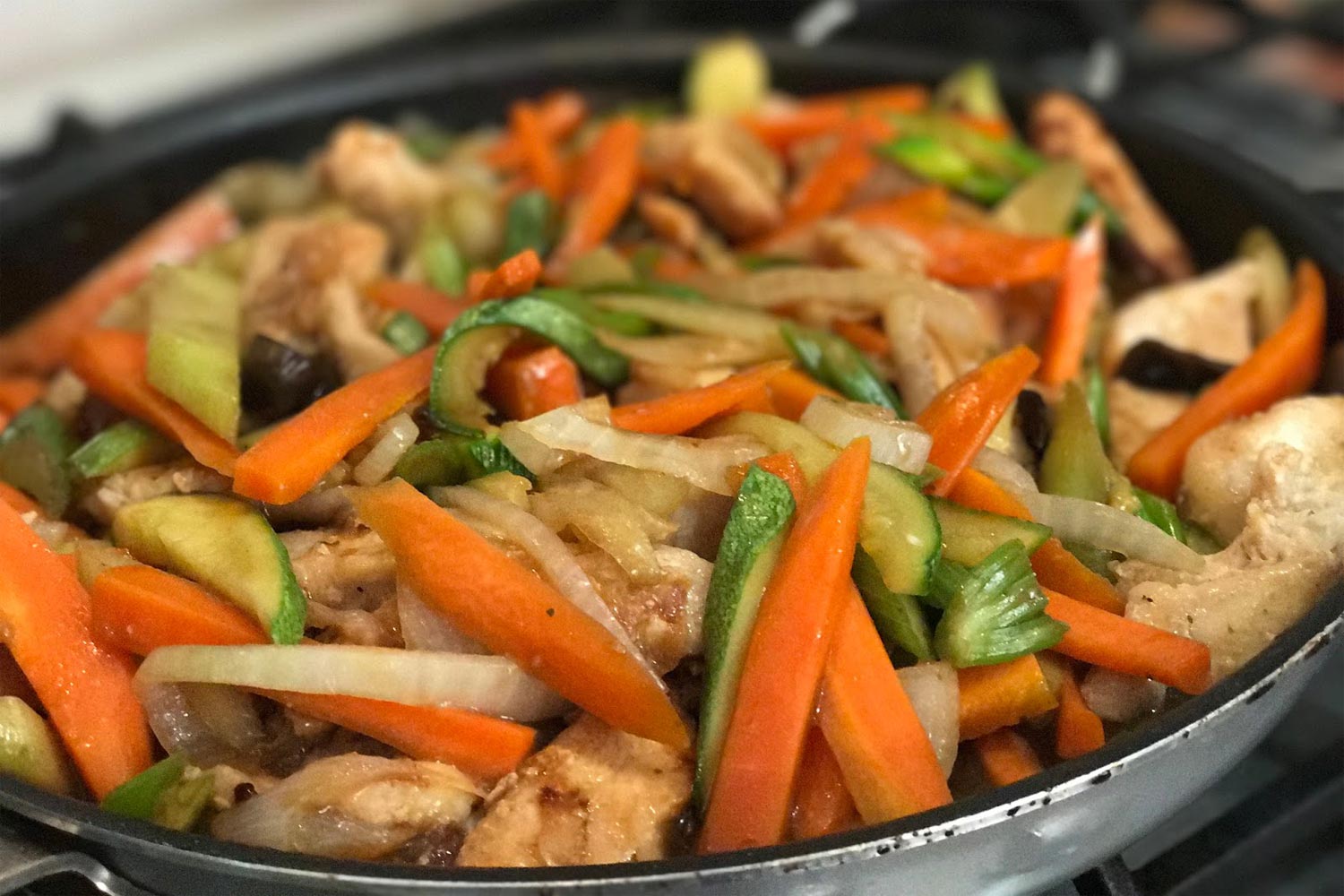 Pollo con verduras estilo chino (Las verduras salteadas en wok)