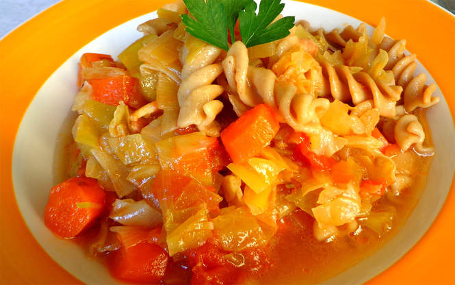 Sopa de pasta con verduras