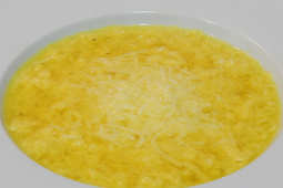 Sopa de fideos con huevo