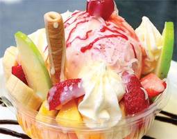 Ensalada de frutas con helado
